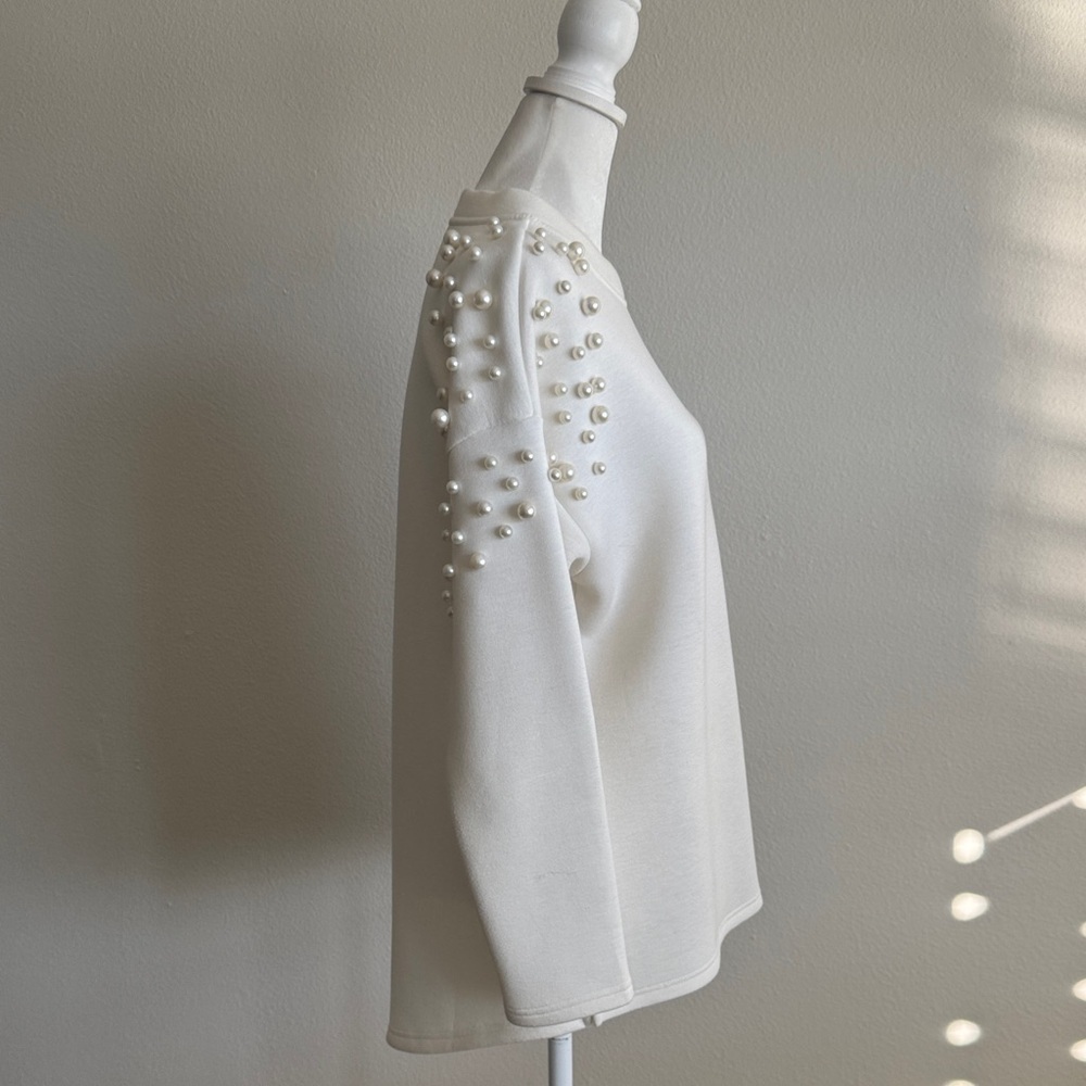 Chic Pearl-Embellished White Sweatshirt - Picture 3 of 9